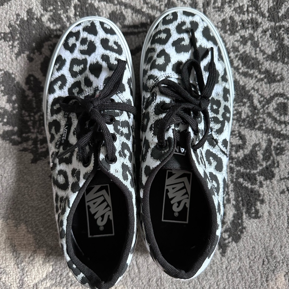 Women’s Vans leopard print shoes size 6 or fit like kid 4.5
